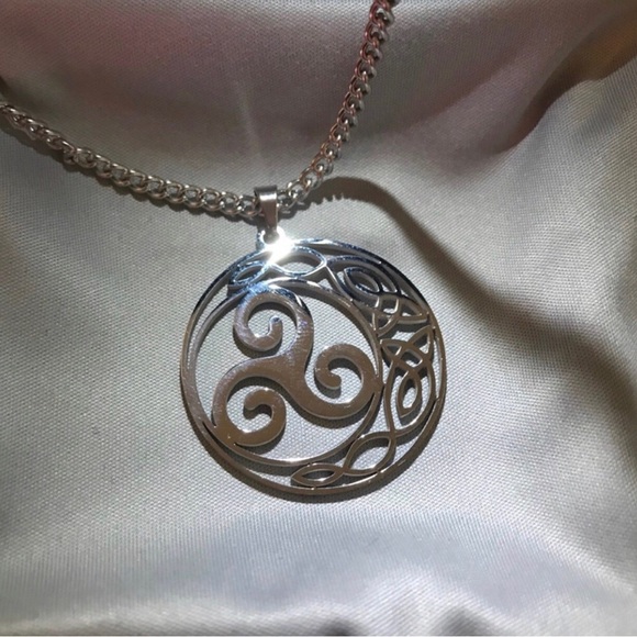 Jewelry - Silver Celtic Triskele Pendant Necklace
